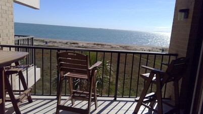 On Beach and Close to Fun! - Jan 6 - 16 Discounts