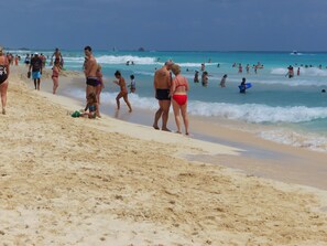 Beach nearby, sun-loungers - Sunny Escape ! Pool, spa, lanai, patio dining, wifi, cafes, close to beach ! (Naples)