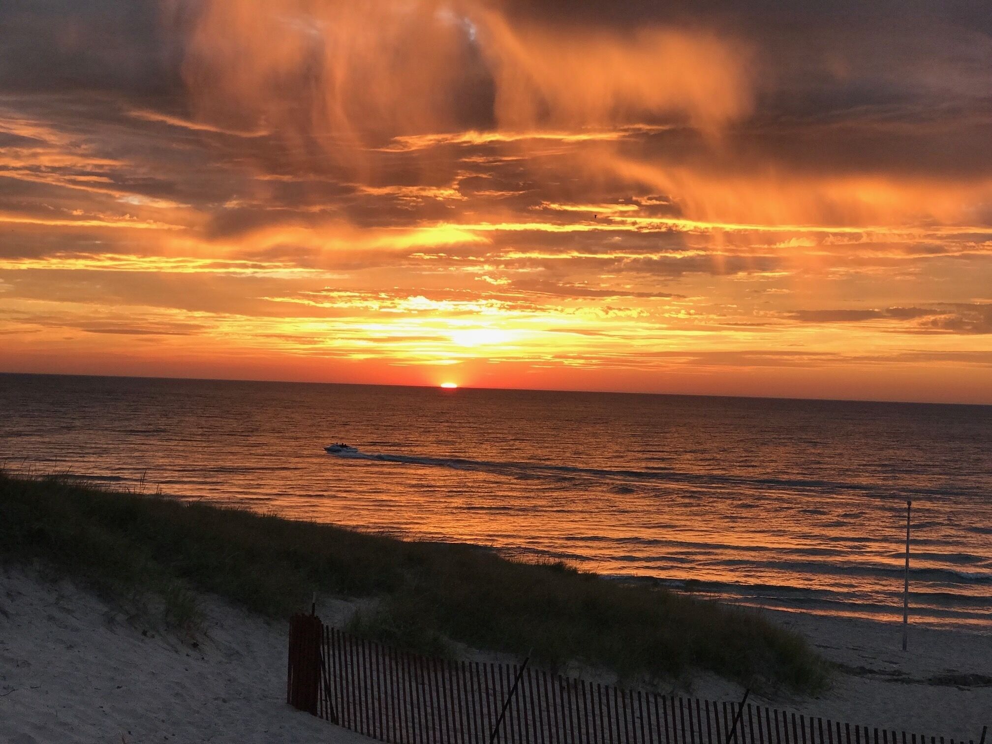 Plage, chaises longues, serviettes de plage