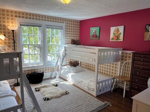 6 bedrooms, iron/ironing board, travel cot, free WiFi - North Shore 6Bed /5-1/2 Bath,Pool,Fire Pit, Beach, Decks, Fireplace (South Haven)