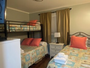 2 bedrooms, iron/ironing board, travel cot, free WiFi