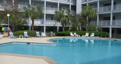 Beautiful Beachside Resort-Indoor/Outdoor Pools/Tennis/Hot Tub/WIFI
