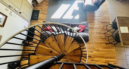 Breathtaking Mountain View, Close to Everything yet tucked away in the woods.