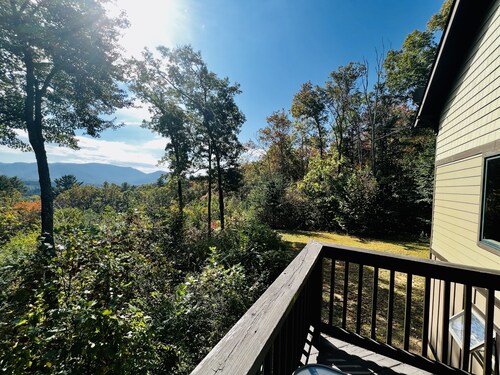 Breathtaking Mountain View, Close to Everything yet tucked away in the woods. 