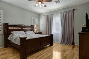 4 Schlafzimmer, Schreibtisch, Bügeleisen/Bügelbrett, kostenloses WLAN