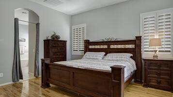 4 Schlafzimmer, Schreibtisch, Bügeleisen/Bügelbrett, kostenloses WLAN