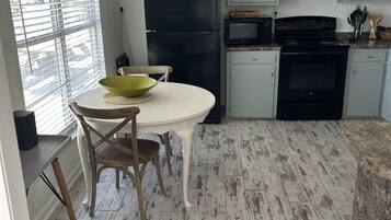 微波爐、洗碗機、咖啡機/沖茶器、廚房用具/餐具/器皿