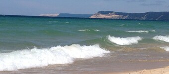 Kaunis Beulah MI - Keskusta Crystal Lake View ja nukkuva karhu lähellä