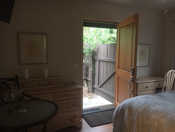 1 bedroom, desk, free WiFi, bed sheets