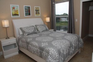 4 bedrooms, iron/ironing board, WiFi, bed sheets - A great family friendly condo to enjoy, less than 7 miles from Walt Disney World (Kissimmee)