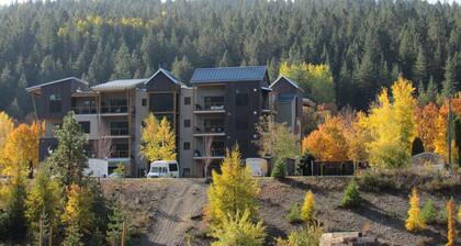 Suuri moderni huoneisto W / Full Kitchen pyöräreitillä -Vesipuiston liput