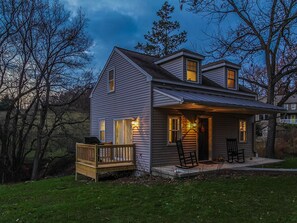 Exterior - Relax & Enjoy the quiet country setting! And bring your dog too (Columbia)