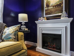 Smart TV, fireplace, DVD player, books - Relax & Enjoy the quiet country setting! And bring your dog too (Columbia)