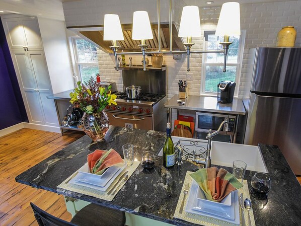 Fridge, microwave, oven, stovetop - Relax & Enjoy the quiet country setting! And bring your dog too (Columbia)