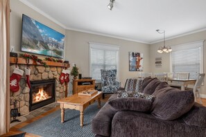 Una Smart TV, una chimenea, Netflix, servicios de streaming