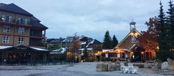 Collingwood, Blue Mountain, Historic Snowbridge, Main Floor