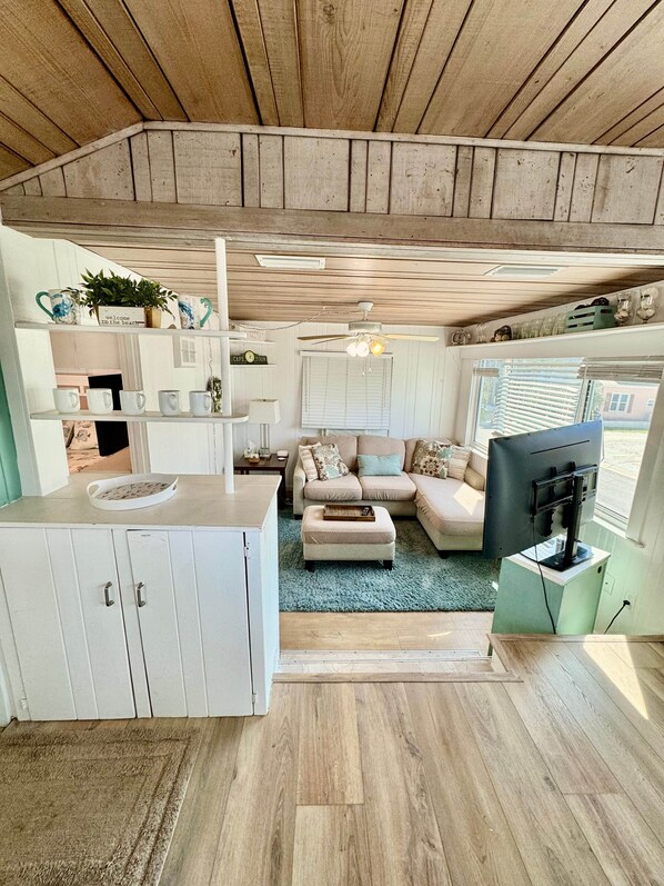 Interior - Beach Cottage-Pass a Grille- Steps to beach (St Pete Beach)