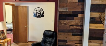 Maison de style ranch sur la route principale entre les lacs Cranberry et Tupper