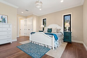 4 bedrooms, desk, iron/ironing board, free WiFi