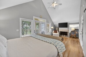 4 bedrooms, iron/ironing board, WiFi, bed sheets - Charming KIAWAH Home in IDEAL Location with Pool Access, Screened Porch, Close to Beach! (Kiawah Island)