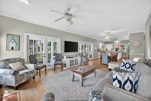 TV - Charming KIAWAH Home in IDEAL Location with Pool Access, Screened Porch, Close to Beach! (Kiawah Island)