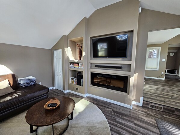 Smart TV, fireplace, stereo, computer monitors