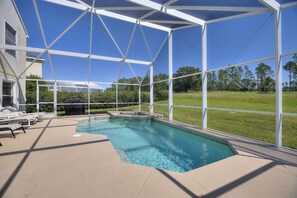 A heated pool - Golf Course View Villa! Just 25 mins to Disney Magic (Davenport)