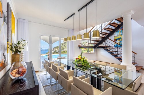 Luxurious house with sea and mountain views