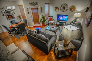 Smart TV, reproductor de DVD y libros 