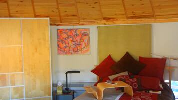 WiFi, bed sheets, wheelchair access
