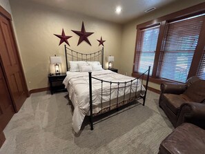 4 bedrooms, iron/ironing board, free WiFi, bed sheets