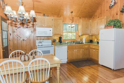 Rustic Romantic Bayberry Cottage at Autumn Ridge