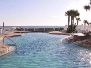 Innendørsbasseng og utendørsbasseng