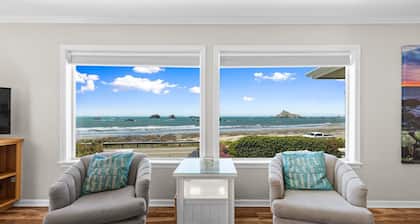Upea Oceanfront omaisuutta! Äskettäin uusittu koti uskomattomilla näkymillä