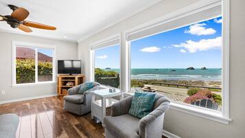 Una Smart TV, libros