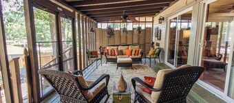 Descuento con 5 o más noches.  Viene con casa barco, a minutos de Oxford.