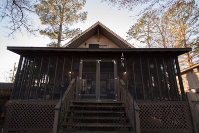 Descuento con 5 o más noches.  Viene con casa barco, a minutos de Oxford.