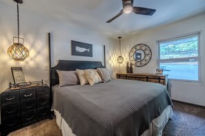 4 camere, una scrivania, ferro/asse da stiro, culla da viaggio