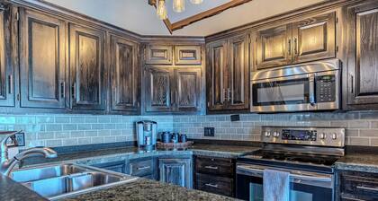 Luxury Lake of the Ozarks Getaway with Dock, Launch Ramp & Autumn Views