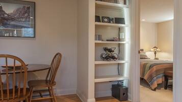 1 chambre, literie hypoallergénique, matelas mémoire de forme, bureau