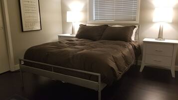 2 bedrooms, iron/ironing board, internet, bed sheets