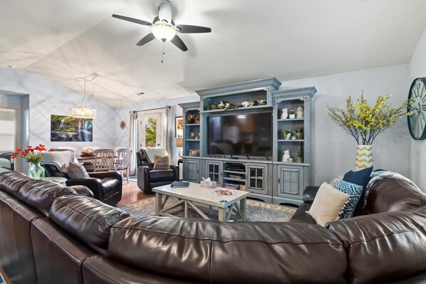 Smart TV, reproductor de DVD, libros y videoteca 