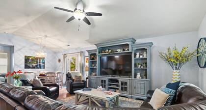 Fresh, luxurious 4-BR home! Pool, hot tub & fenced yard with BBQ