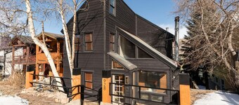 "Virtual" Ski In/Out Old Town Home Short Walk to Lift & Main St 3br+3ba Hot Tub