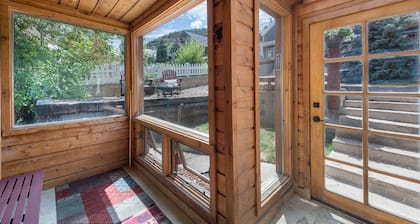 "Virtual" Ski In/Out Old Town Home Short Walk to Lift & Main St 3br+3ba Hot Tub