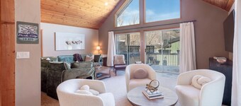 "Virtual" Ski In/Out Old Town Home Short Walk to Lift & Main St 3br+3ba Hot Tub