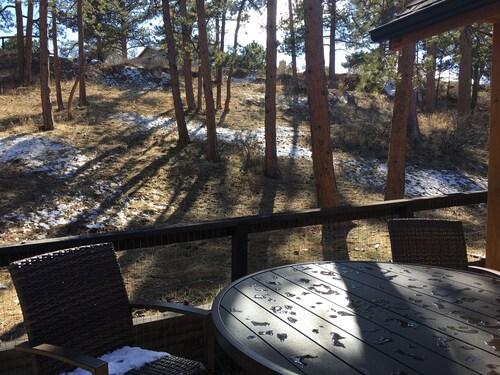 Mountain Sunrise Cabin - HOT TUB, Wildlife, Serene - Near RMNP and Downtown