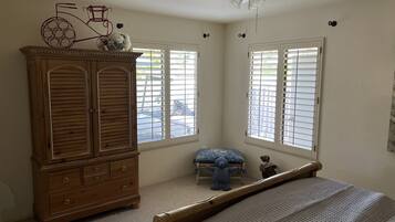 2 bedrooms, desk, iron/ironing board, free WiFi