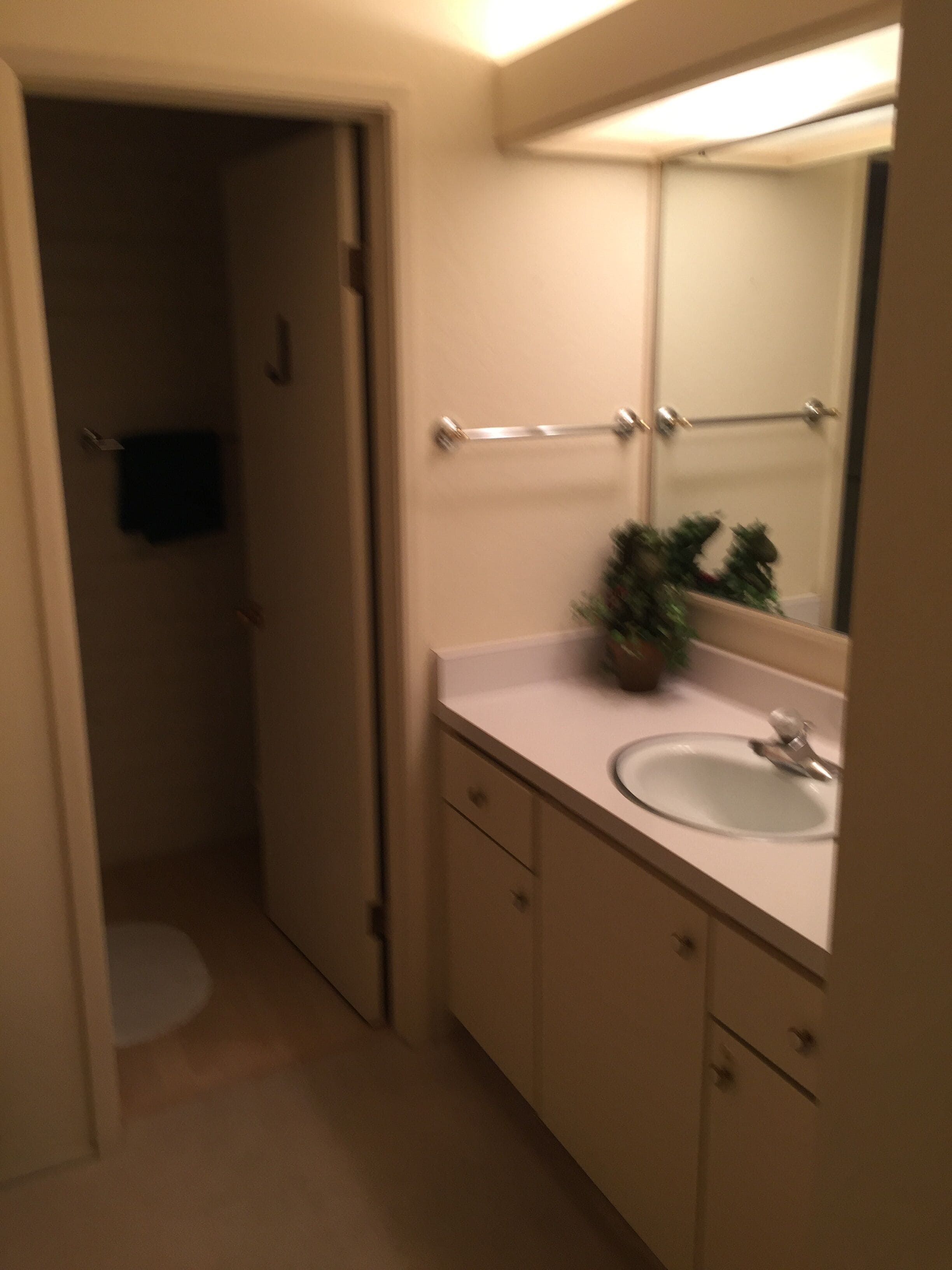 Ensemble douche/baignoire, sèche-cheveux, serviettes fournies, savon