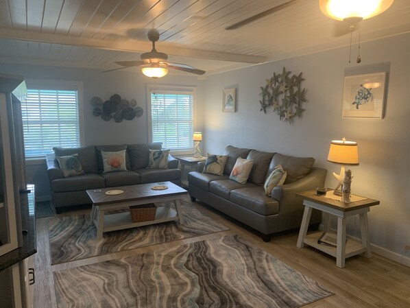 Smart-TV, peis, DVD-spiller og fotballspill